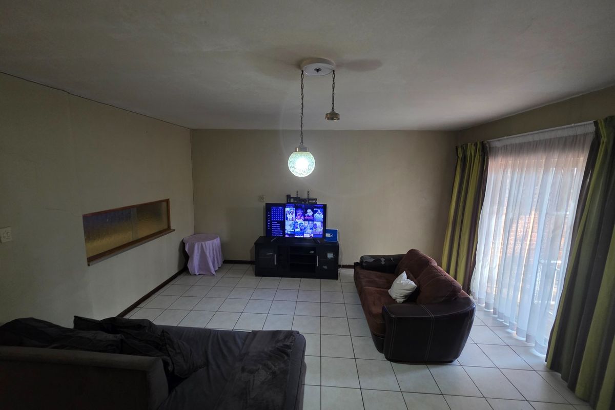 Dual Advantage Investment: Consistent Student Rental Income and Long-Term Growth - Photo 5
