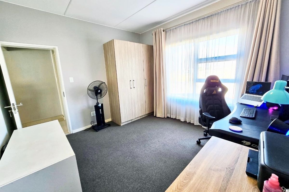 Apartment For Sale in Blue Hills, Midrand - Photo 4