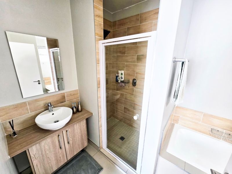 Apartment For Sale in Blue Hills, Midrand - Photo 3