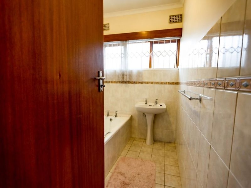 3 Bedroom House Family Home for Sale in Vasco Estate Goodwood - Photo 10