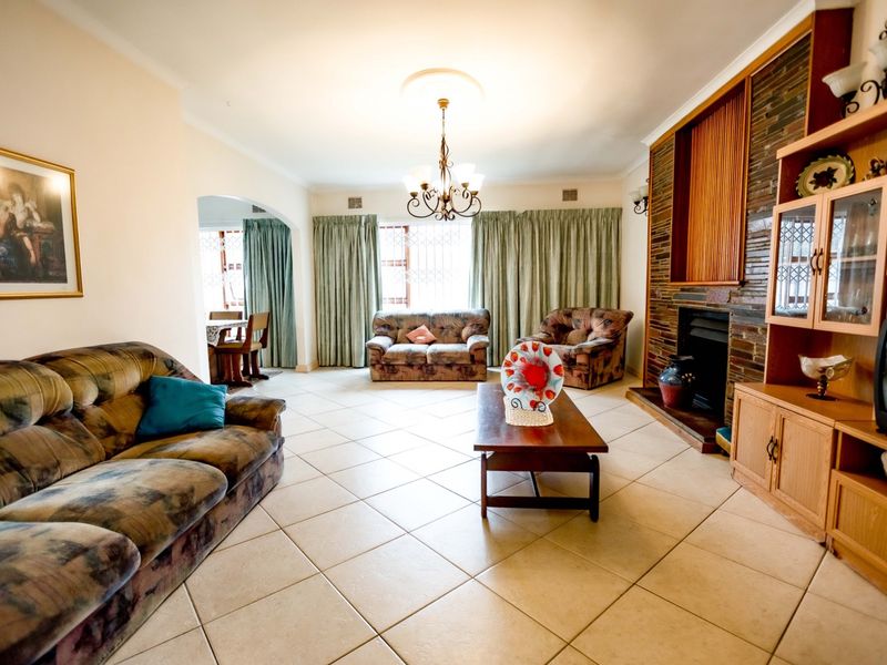 3 Bedroom House Family Home for Sale in Vasco Estate Goodwood - Photo 4