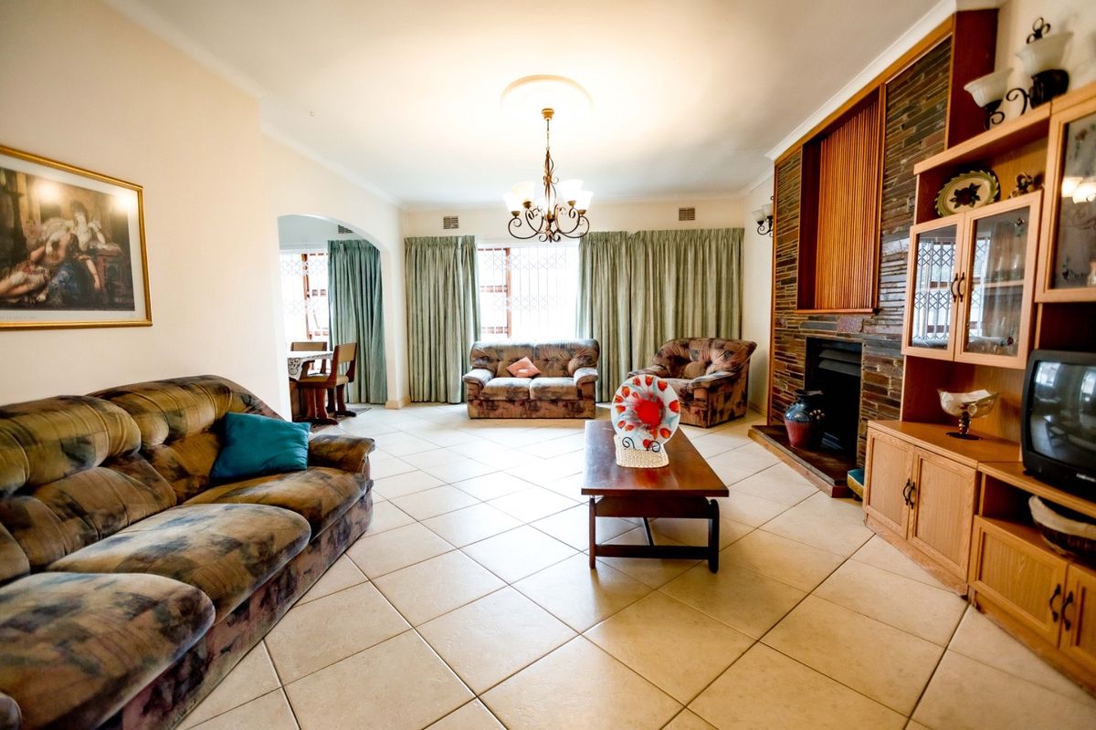 3 Bedroom House Family Home for Sale in Vasco Estate Goodwood - Photo 4