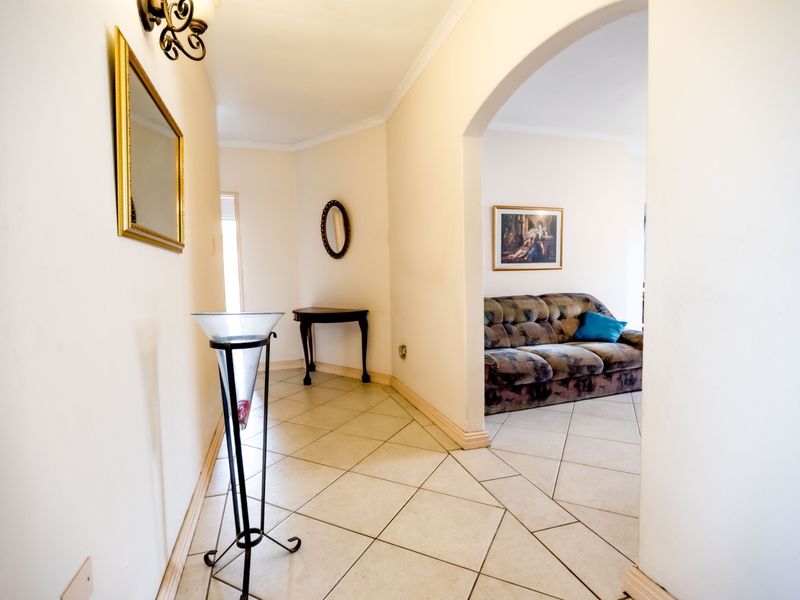 3 Bedroom House Family Home for Sale in Vasco Estate Goodwood - Photo 3