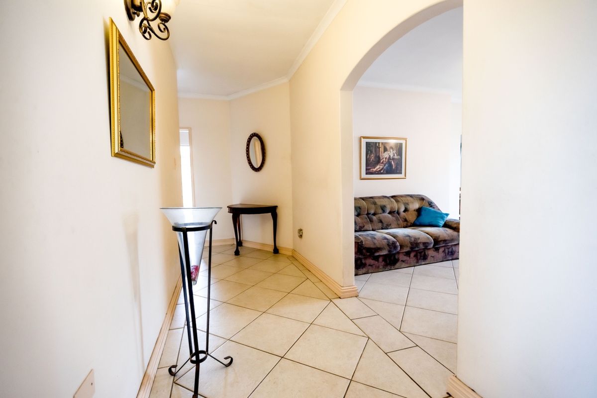3 Bedroom House Family Home for Sale in Vasco Estate Goodwood - Photo 3