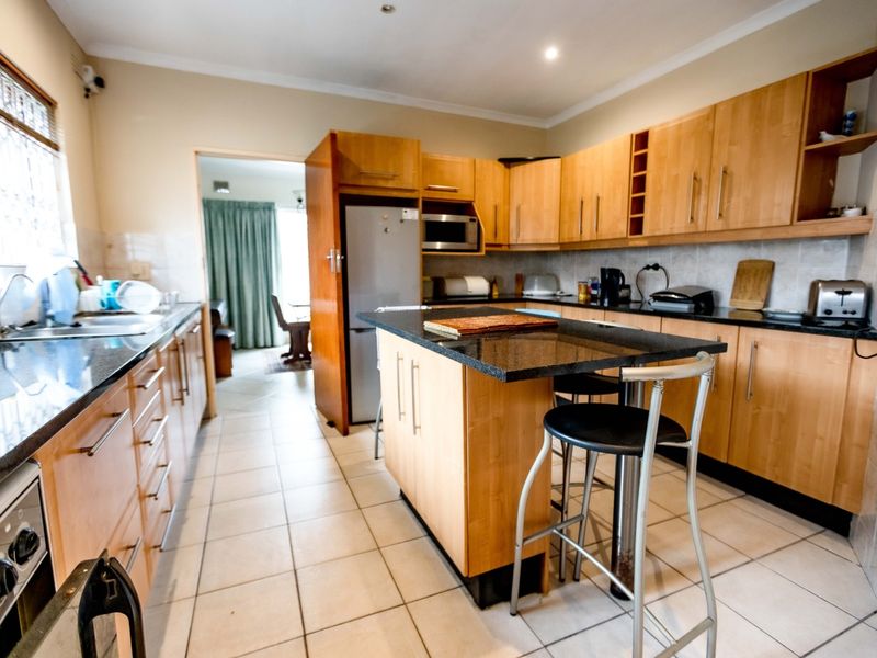 3 Bedroom House Family Home for Sale in Vasco Estate Goodwood - Photo 9