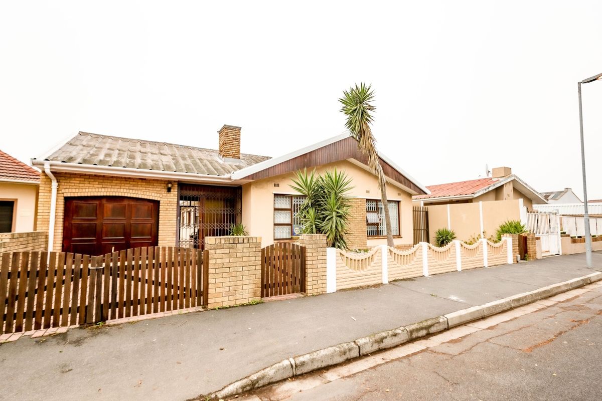 3 Bedroom House Family Home for Sale in Vasco Estate Goodwood - Photo 2