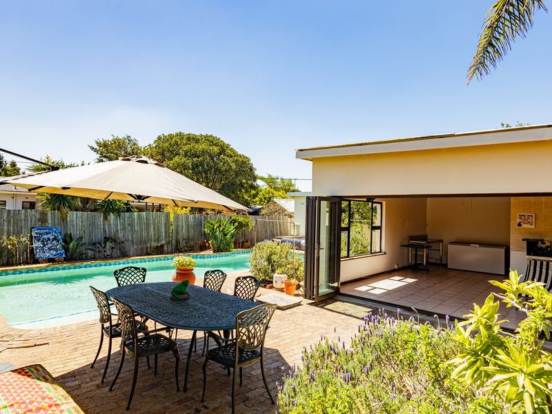 Spacious 4-Bedroom Unfurnished Family Home with Separate Studio, Pool and Solar Power - Photo 3