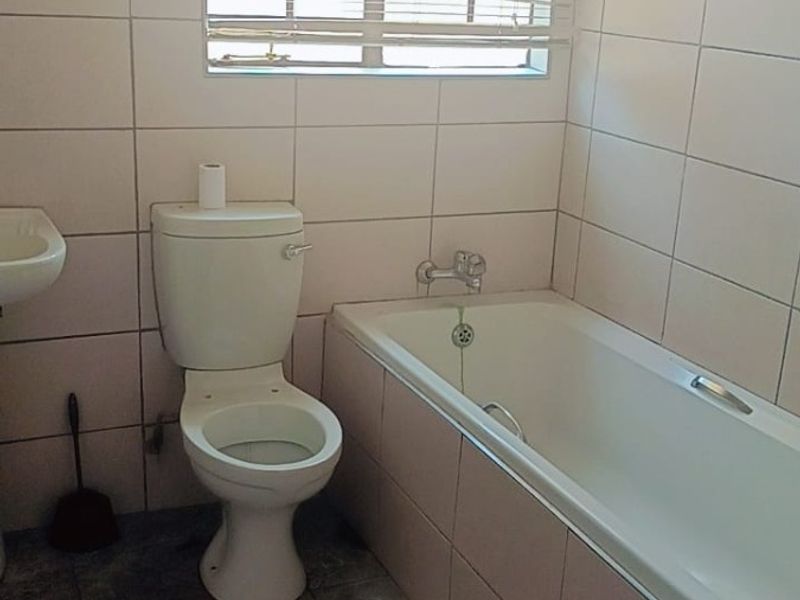 Fabulous Family House For Sale in The Orchards, Akasia - Photo 5