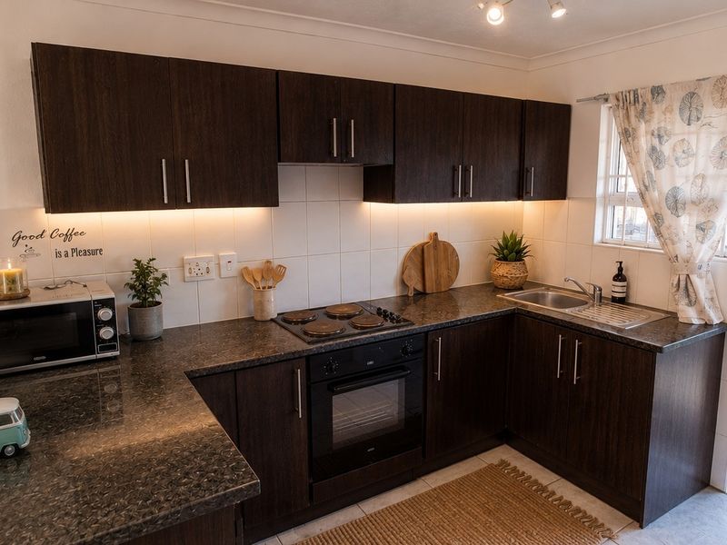 2 bed ground floor apartment avail 1 July or 1 August - Melkbos - Photo 1