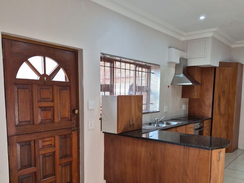 Flat to Rent Central Hillcrest - Photo 1