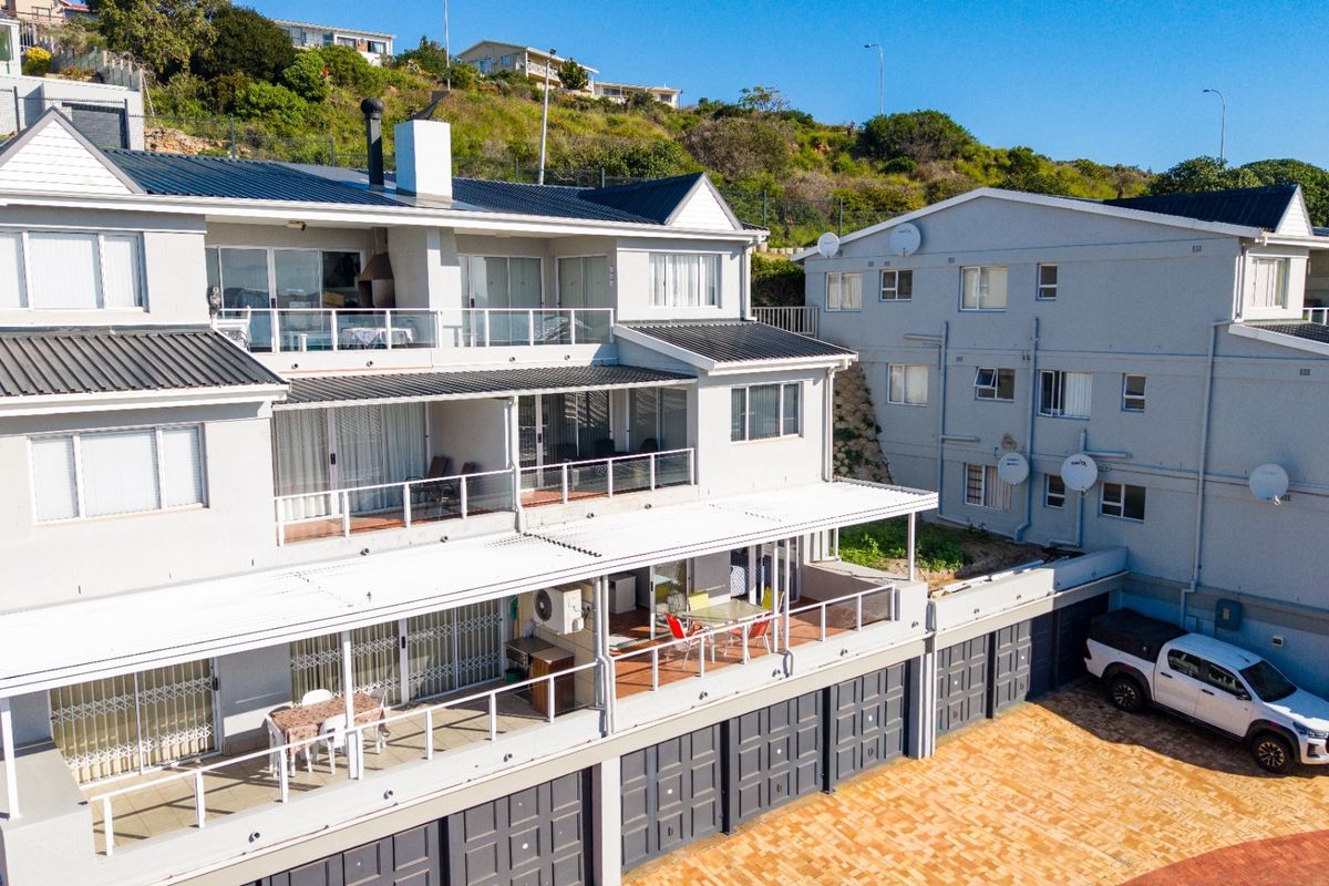 Convenient, Low-Maintenance Coastal Living - Photo 4