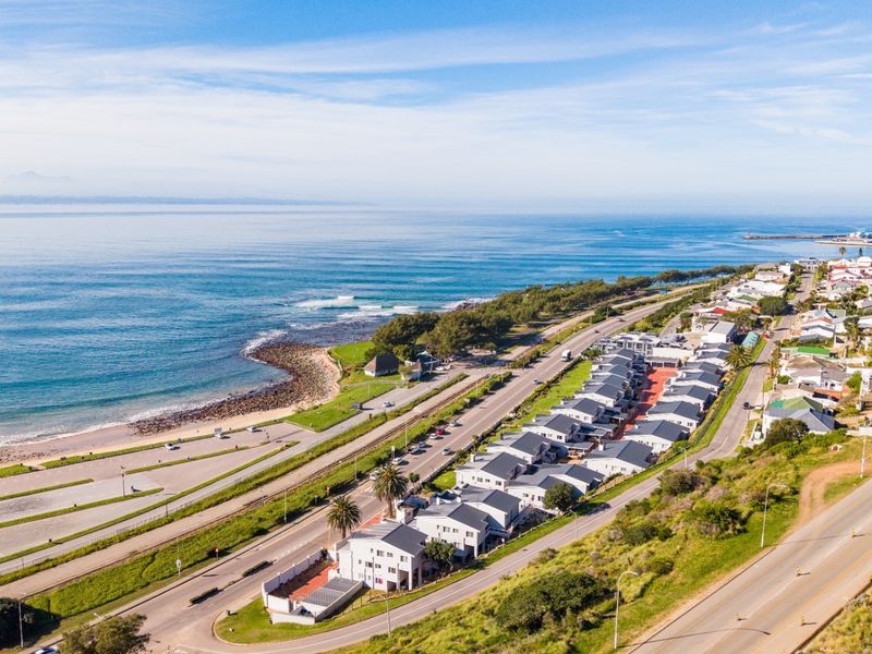Convenient, Low-Maintenance Coastal Living - Photo 7
