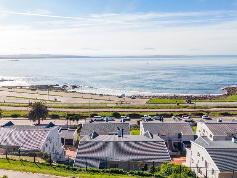 Convenient, Low-Maintenance Coastal Living - Photo 6