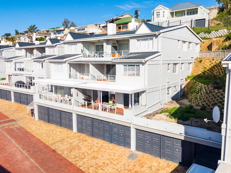 Convenient, Low-Maintenance Coastal Living - Photo 2