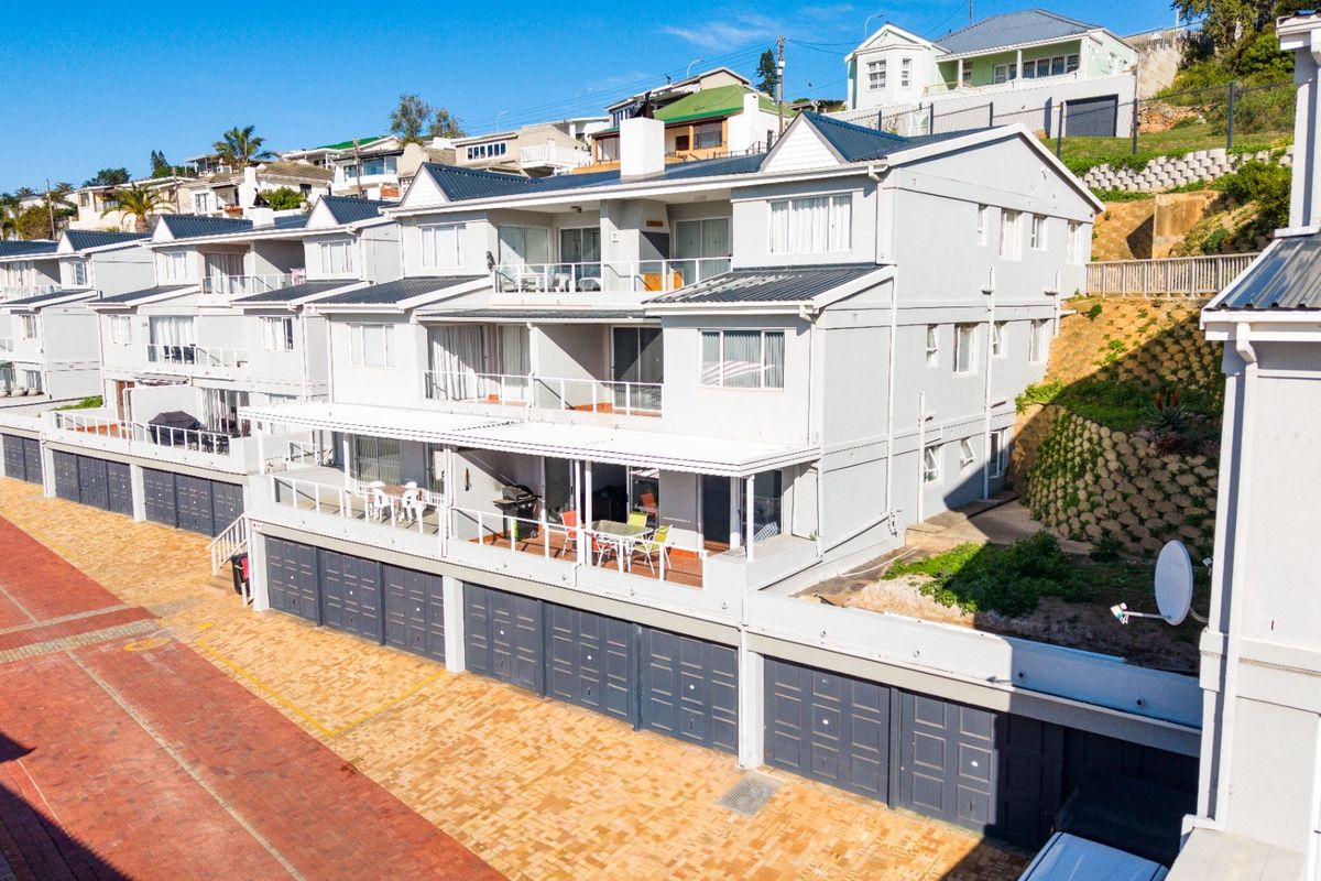 Convenient, Low-Maintenance Coastal Living - Photo 2