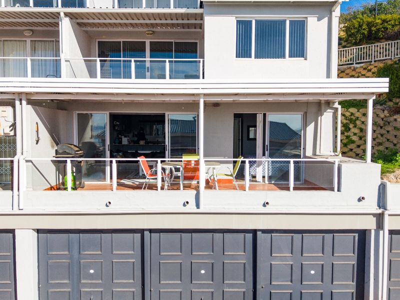 Convenient, Low-Maintenance Coastal Living - Photo 5