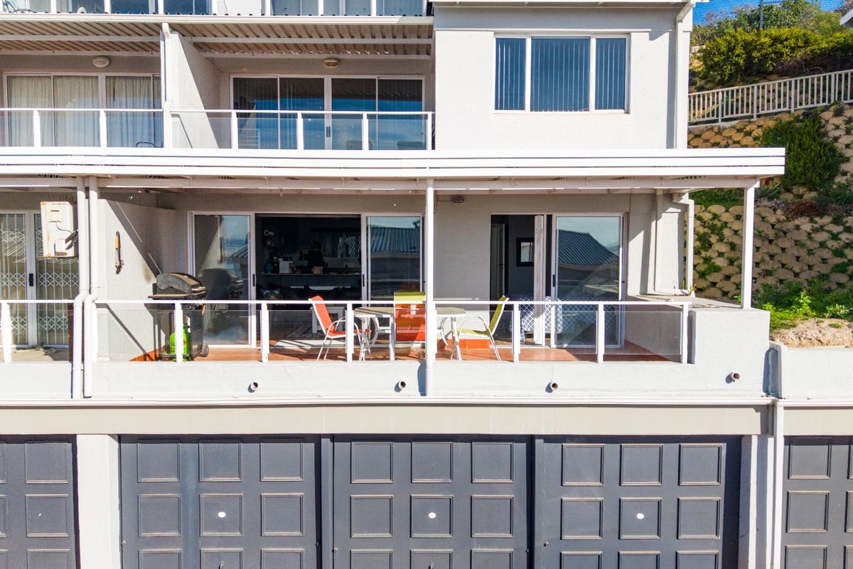 Convenient, Low-Maintenance Coastal Living - Photo 5