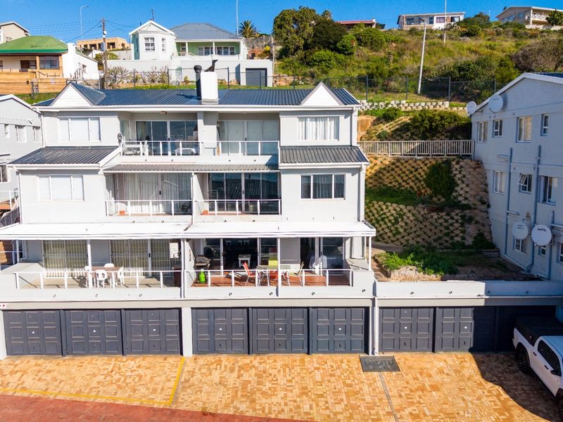Convenient, Low-Maintenance Coastal Living - Photo 3