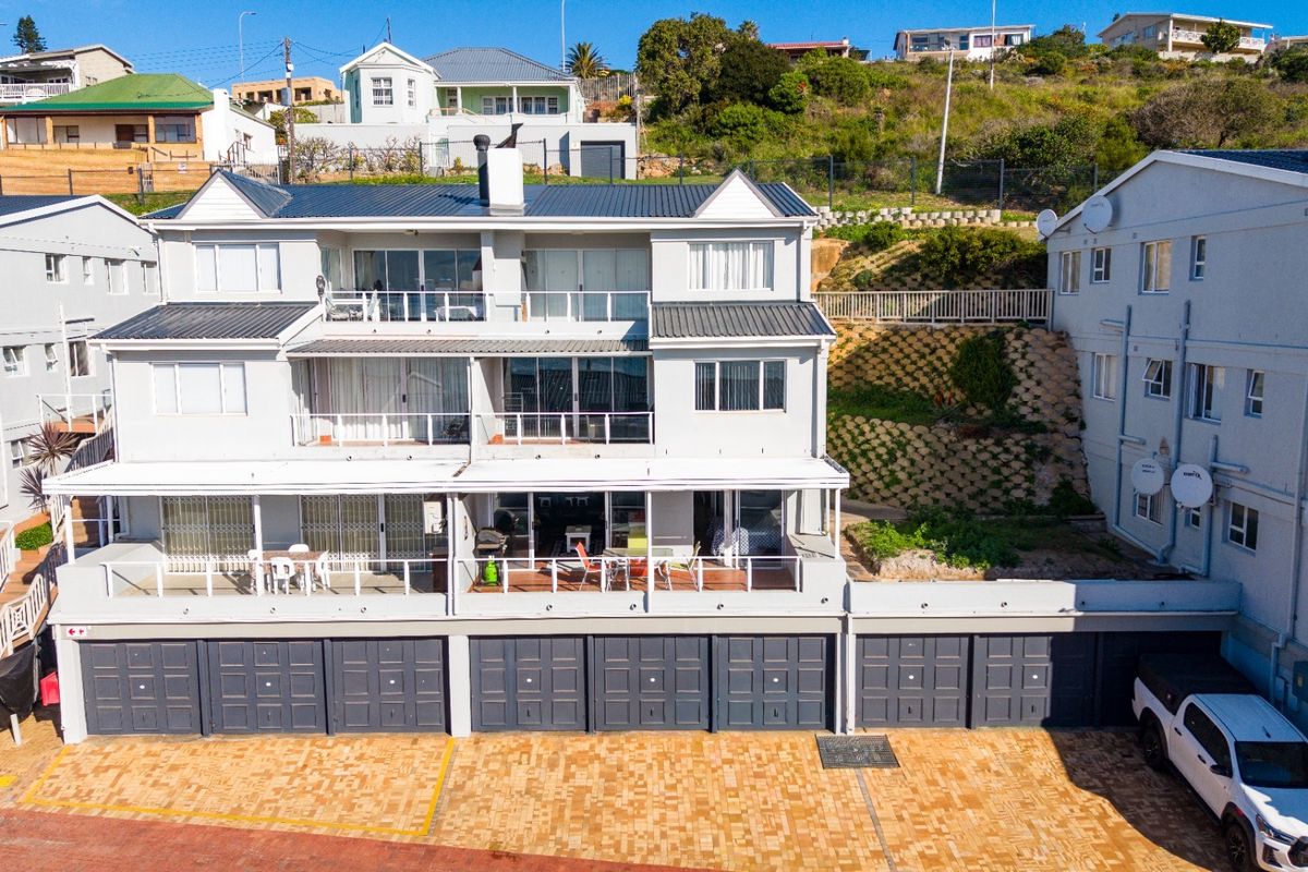 Convenient, Low-Maintenance Coastal Living - Photo 3