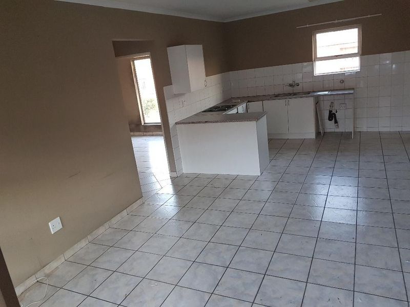 Modern 2-Bedroom upstairs  Townhouse To Let | Birch leigh, Kempton Park - Photo 6
