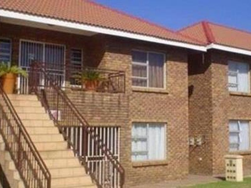 Modern 2-Bedroom upstairs  Townhouse To Let | Birch leigh, Kempton Park - Photo 2