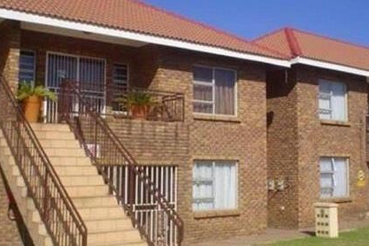 Modern 2-Bedroom upstairs  Townhouse To Let | Birch leigh, Kempton Park - Photo 2