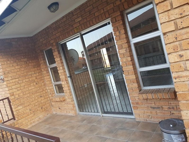 Modern 2-Bedroom upstairs  Townhouse To Let | Birch leigh, Kempton Park - Photo 4