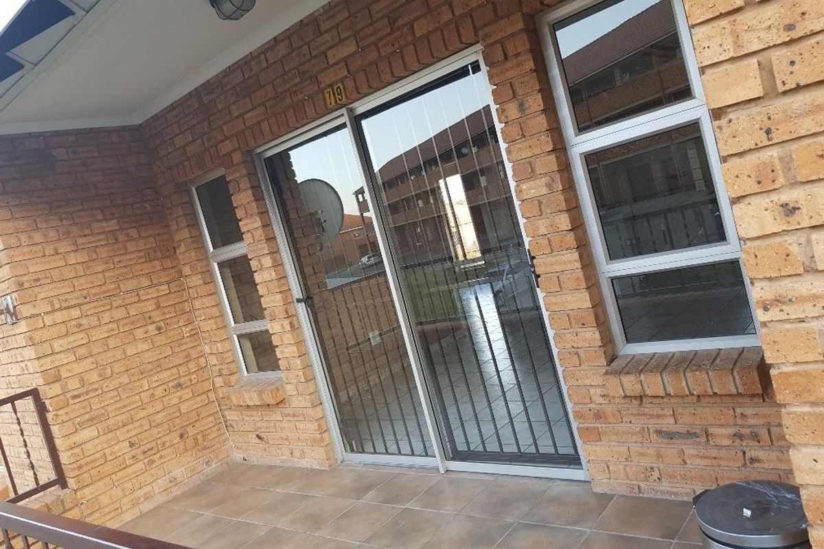 Modern 2-Bedroom upstairs  Townhouse To Let | Birch leigh, Kempton Park - Photo 4