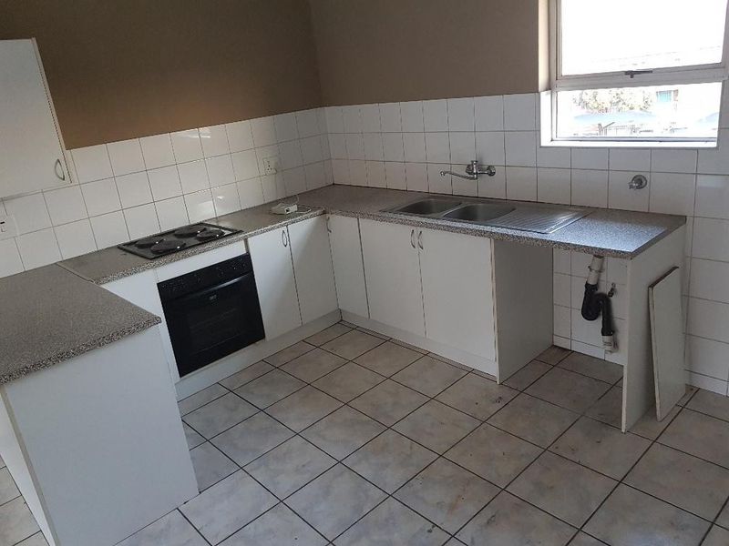 Modern 2-Bedroom upstairs  Townhouse To Let | Birch leigh, Kempton Park - Photo 5