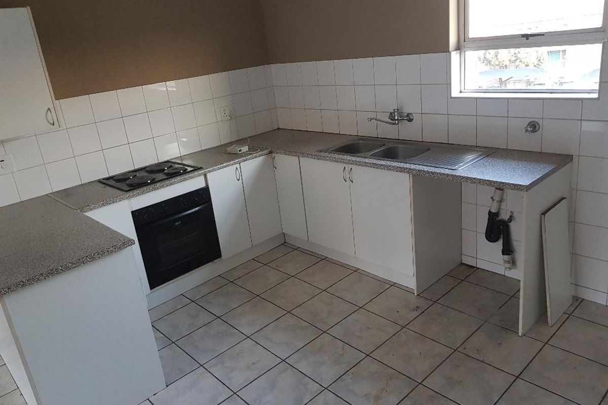 Modern 2-Bedroom upstairs  Townhouse To Let | Birch leigh, Kempton Park - Photo 5