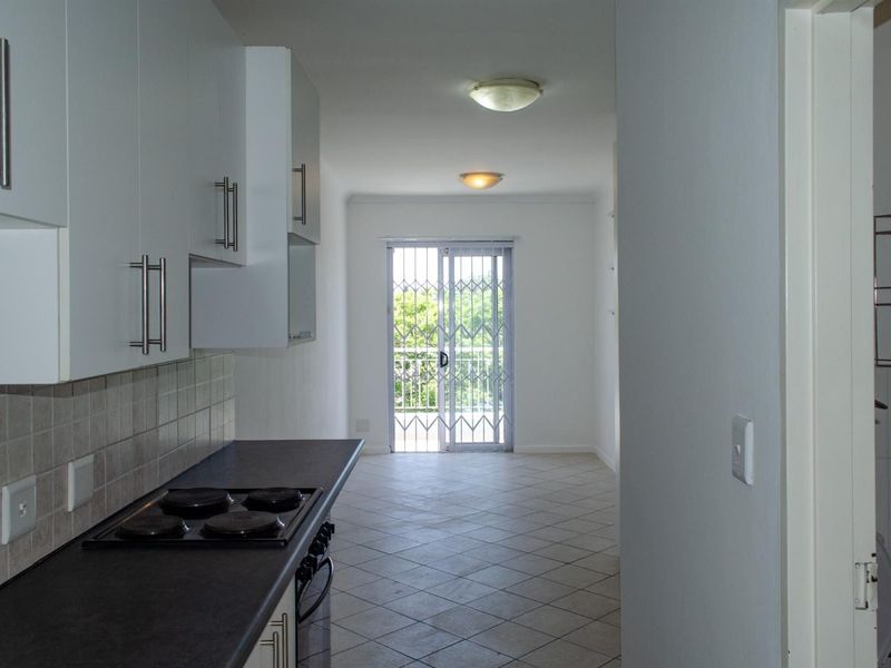 Lovely Unfurnished Bachelors Unit - De Watergracht - Photo 1