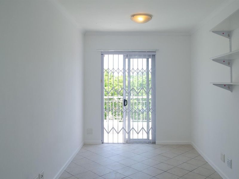 Lovely Unfurnished Bachelors Unit - De Watergracht - Photo 5