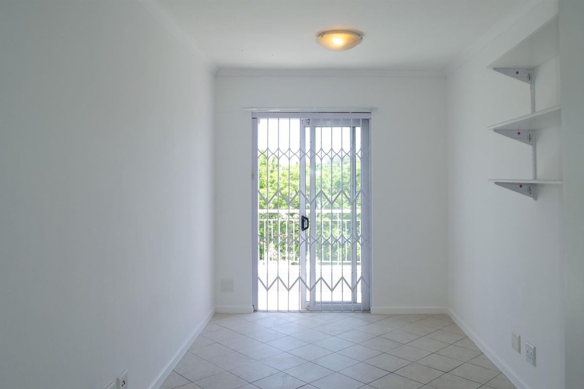 Lovely Unfurnished Bachelors Unit - De Watergracht - Photo 5