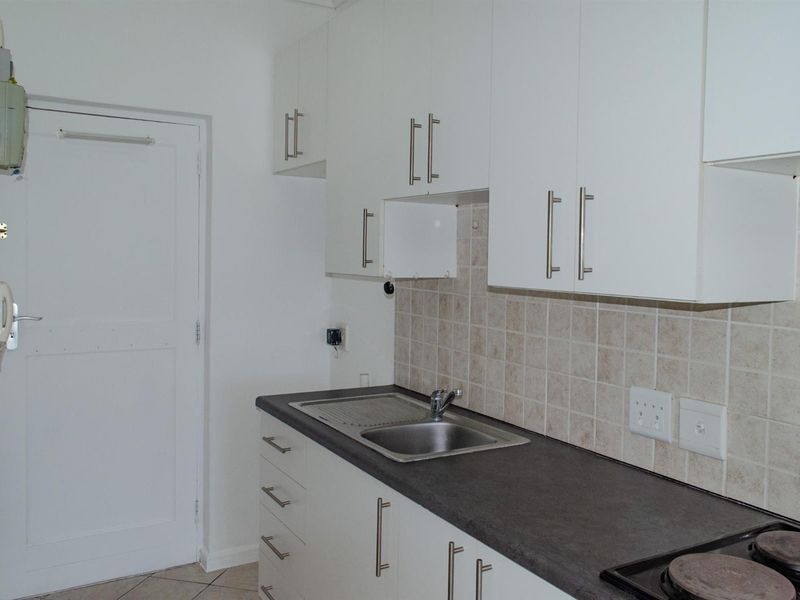 Lovely Unfurnished Bachelors Unit - De Watergracht - Photo 4