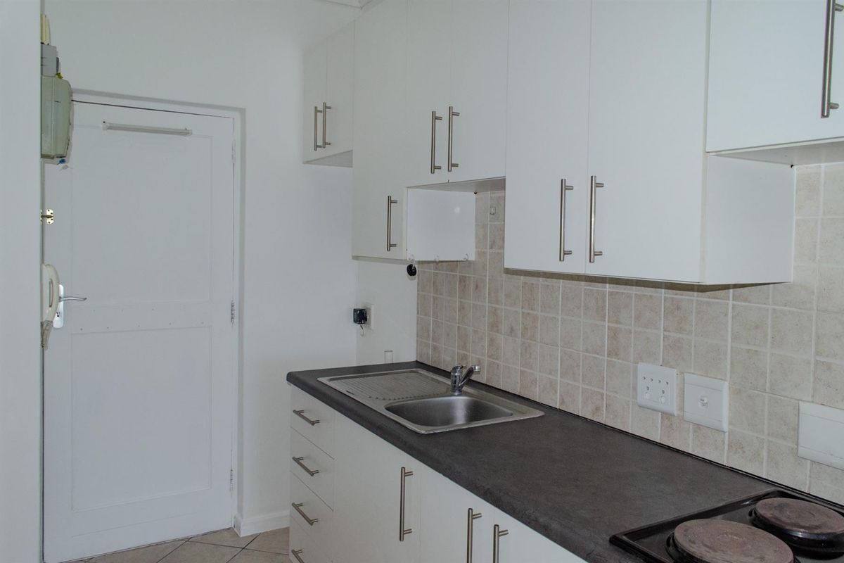 Lovely Unfurnished Bachelors Unit - De Watergracht - Photo 4