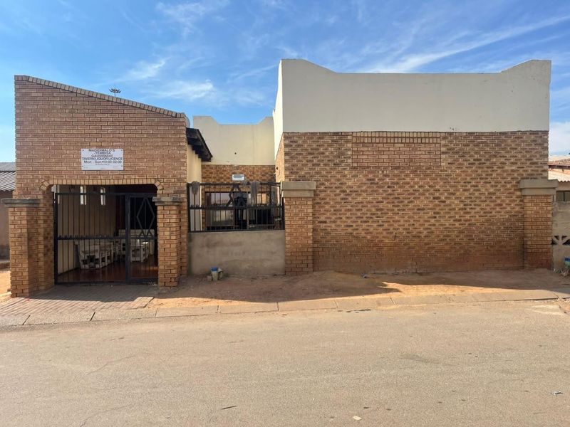 Investment Property For Sale in Sethokga, Tembisa - Photo 2