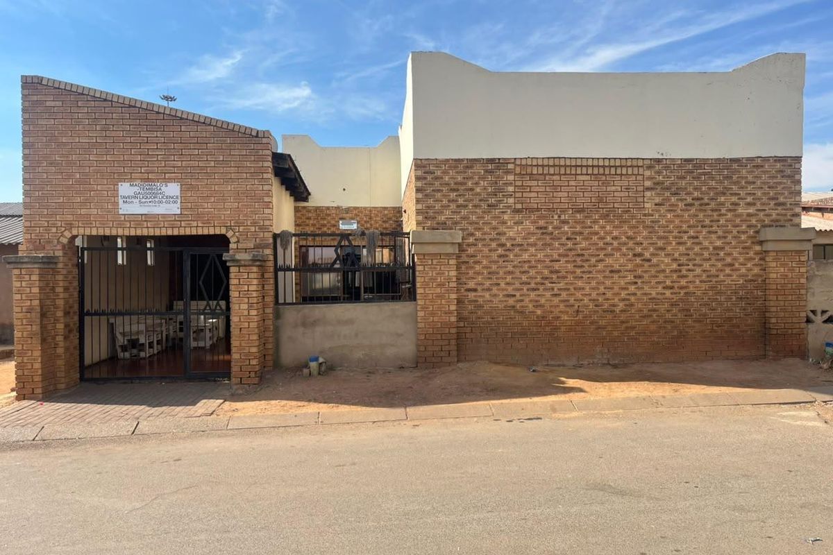 Investment Property For Sale in Sethokga, Tembisa - Photo 2
