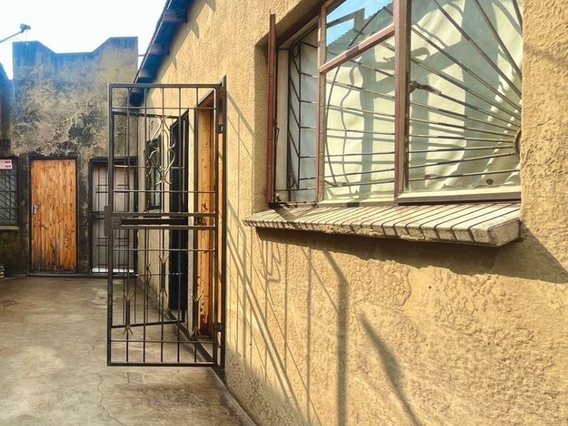 Investment Property For Sale in Sethokga, Tembisa - Photo 10