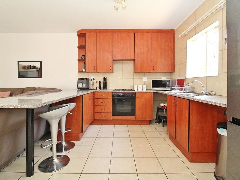 Secure,modern Duplex For Sale in Aloe Ridge 2- Lock up and Go - Photo 4