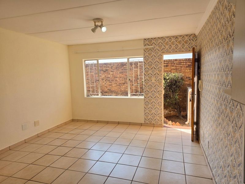 2 Bedroom Ground Floor Unit - Photo 8