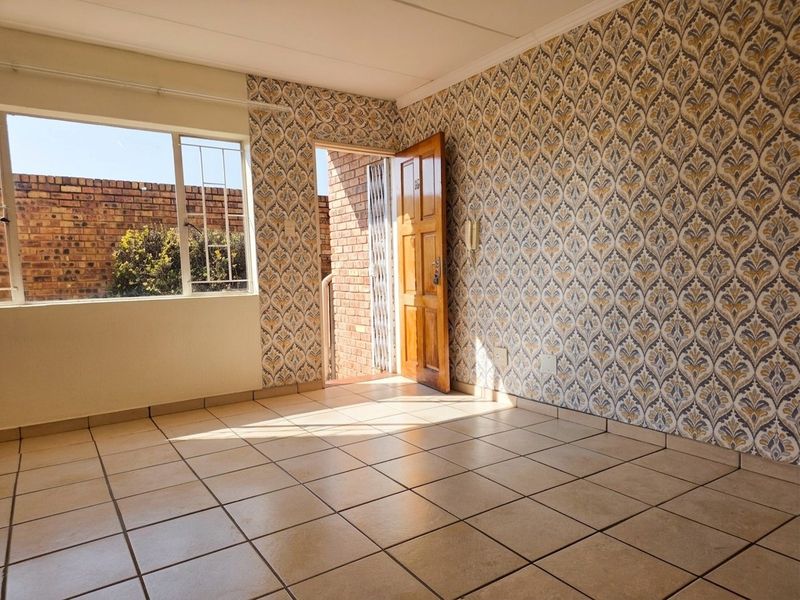 2 Bedroom Ground Floor Unit - Photo 7