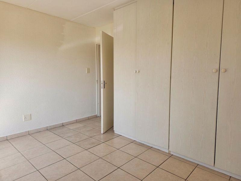 2 Bedroom Ground Floor Unit - Photo 6