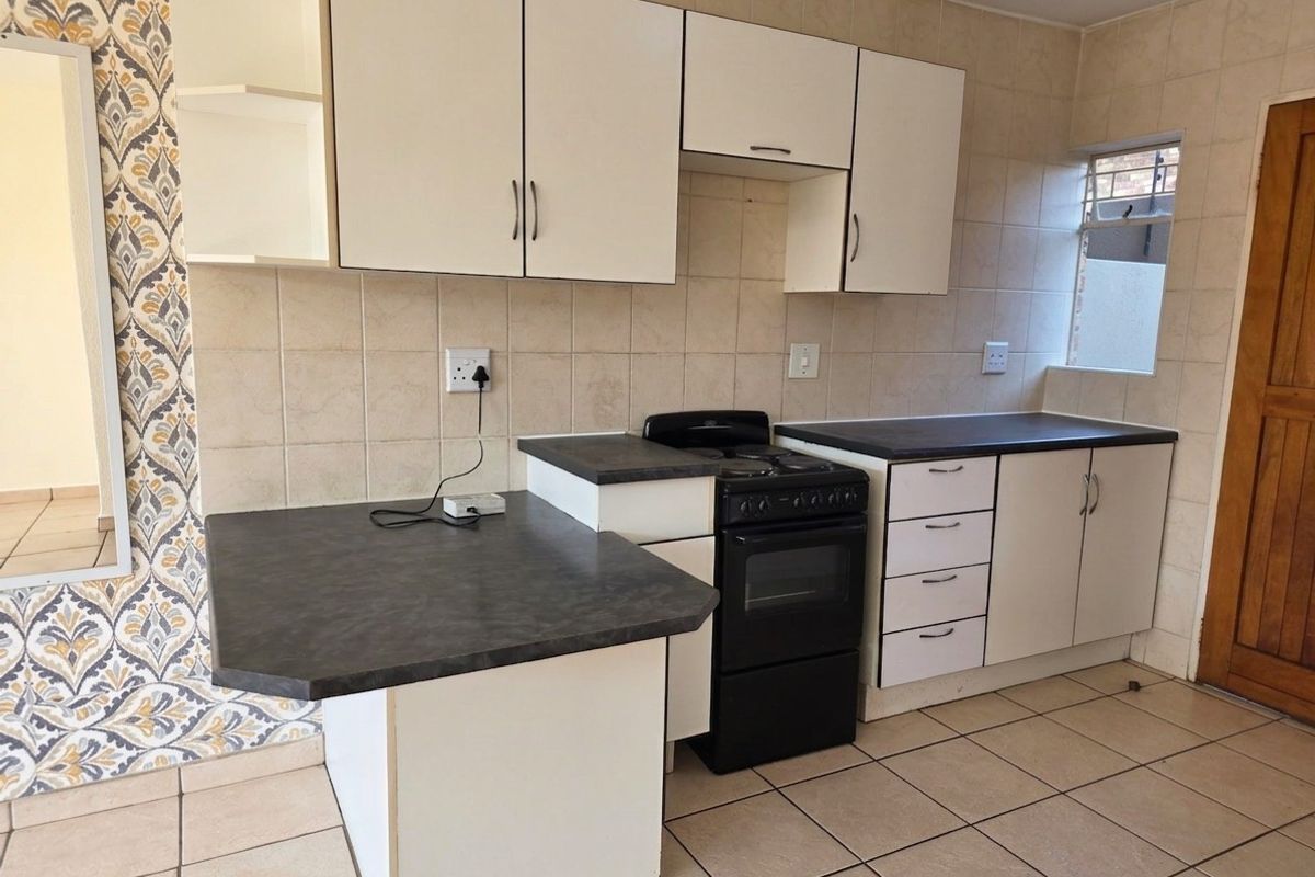 2 Bedroom Ground Floor Unit - Photo 5
