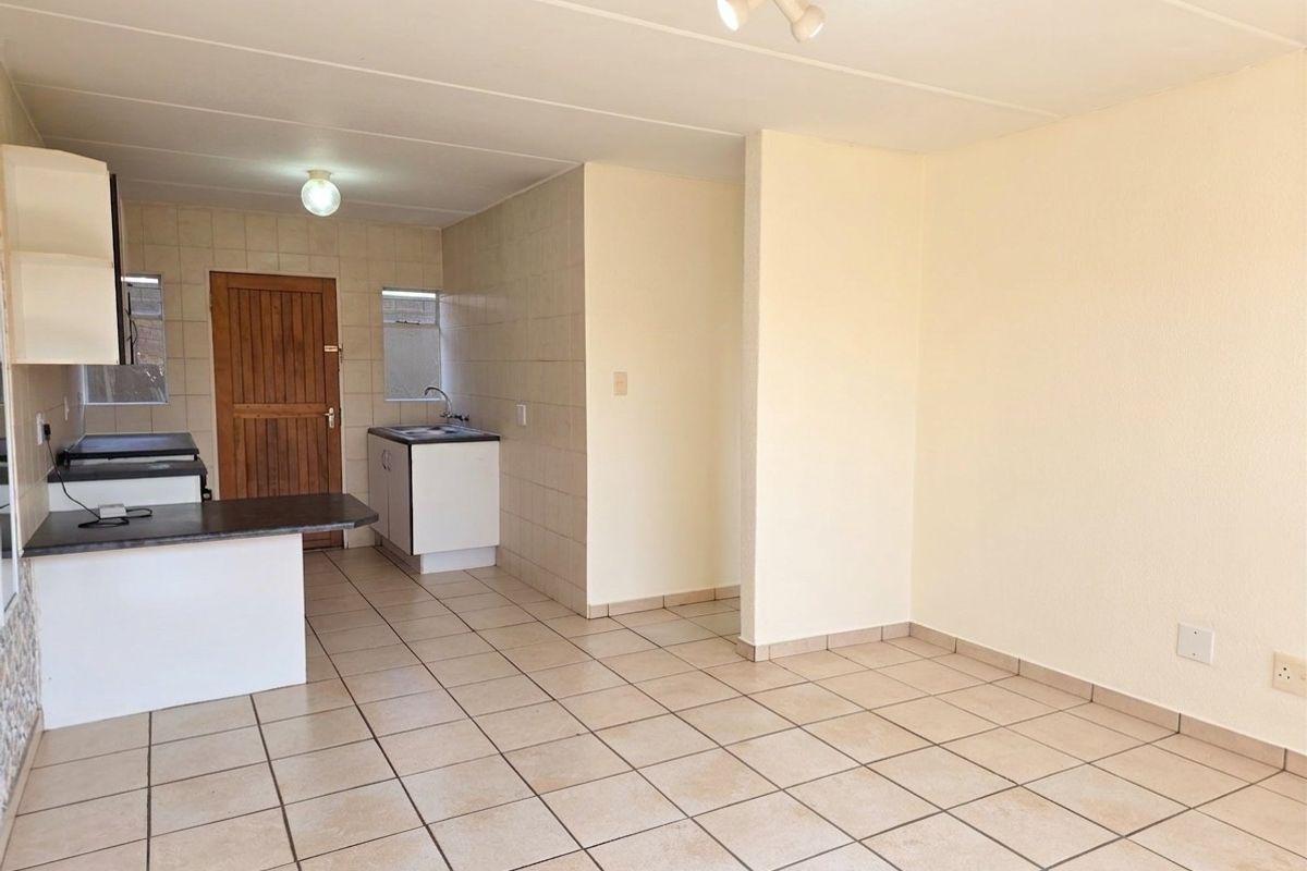 2 Bedroom Ground Floor Unit - Photo 3