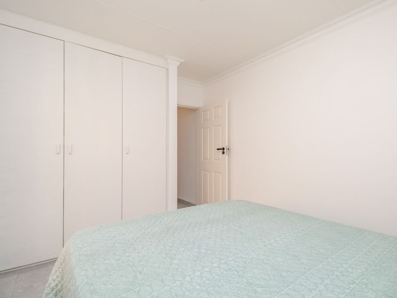 Immaculate Renovated Townhouse in Secure Magaliesig, Sandton - Photo 10