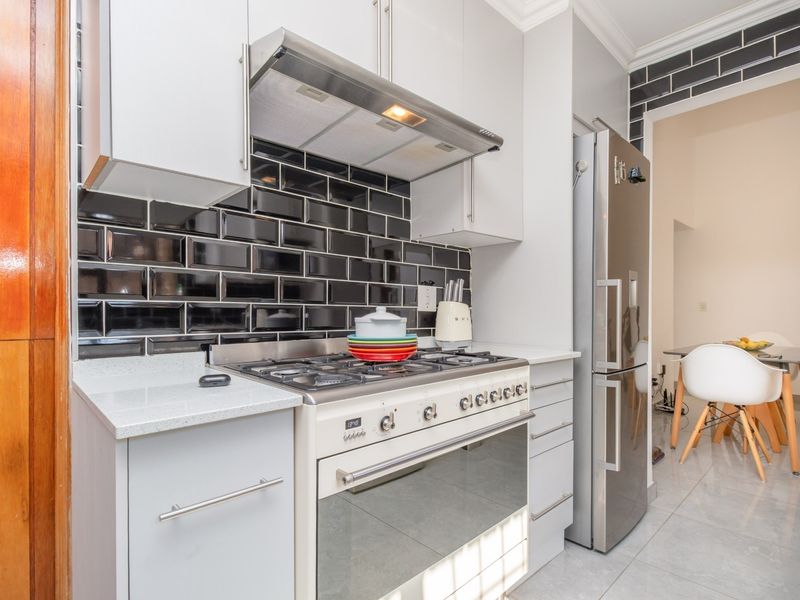 Immaculate Renovated Townhouse in Secure Magaliesig, Sandton - Photo 4