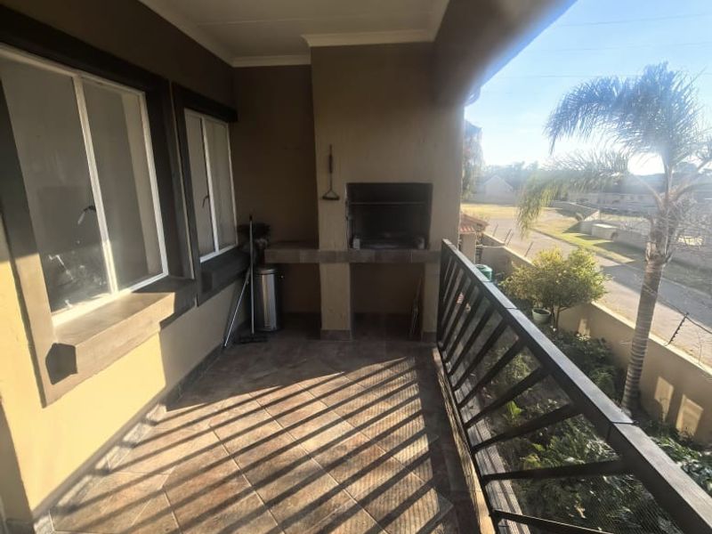 Townhouse To Rent in Eden Glen, Edenvale - Photo 8