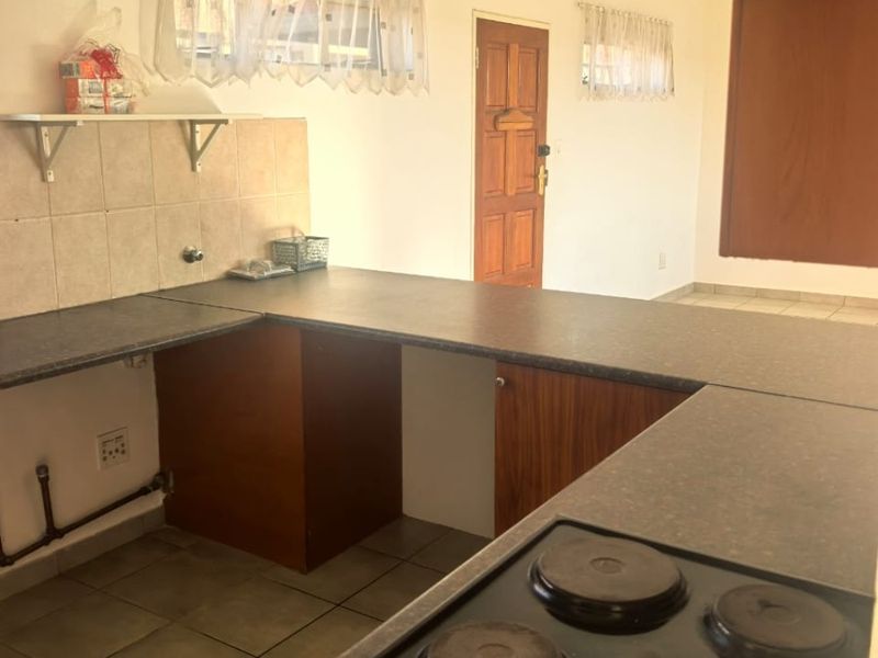 Townhouse To Rent in Eden Glen, Edenvale - Photo 4