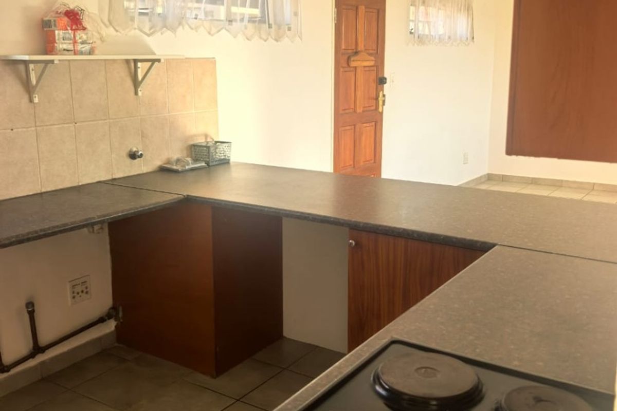 Townhouse To Rent in Eden Glen, Edenvale - Photo 4