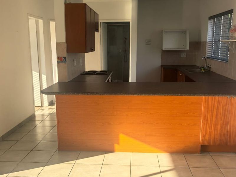 Townhouse To Rent in Eden Glen, Edenvale - Photo 3